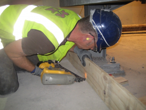 Installing the floor boundary